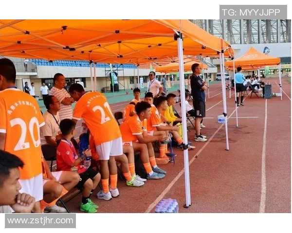 足球进高中助力青少年全面发展提升校园体育文化氛围