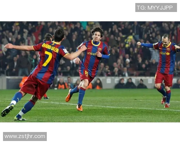 足球暴鸟的传奇之路与激情四射的赛场瞬间回顾 足球暴鸟的传奇之路与激情四射的赛场瞬间回顾